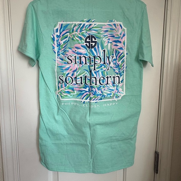 Simply Southern Women’s NWT Aqua Graphic Tshirt - Size S - Picture 4 of 5
